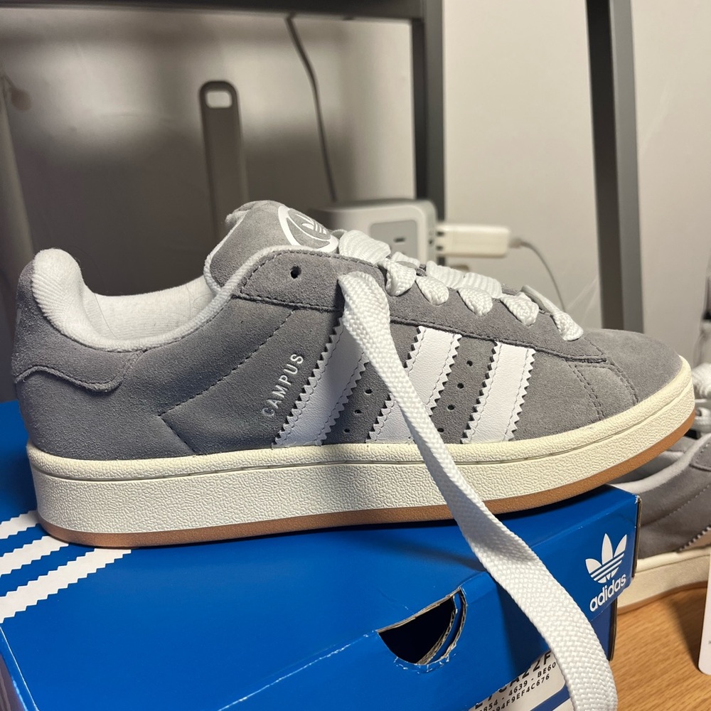 Women’s size 6 Campus 00 grey suede sneakers